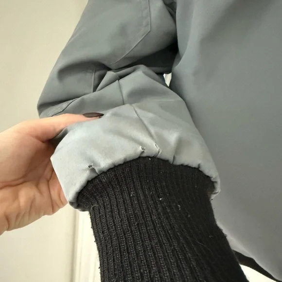 Canada Goose Chilliwack Bomber with Fur Hood - Gray - Small - Picture 8 of 8